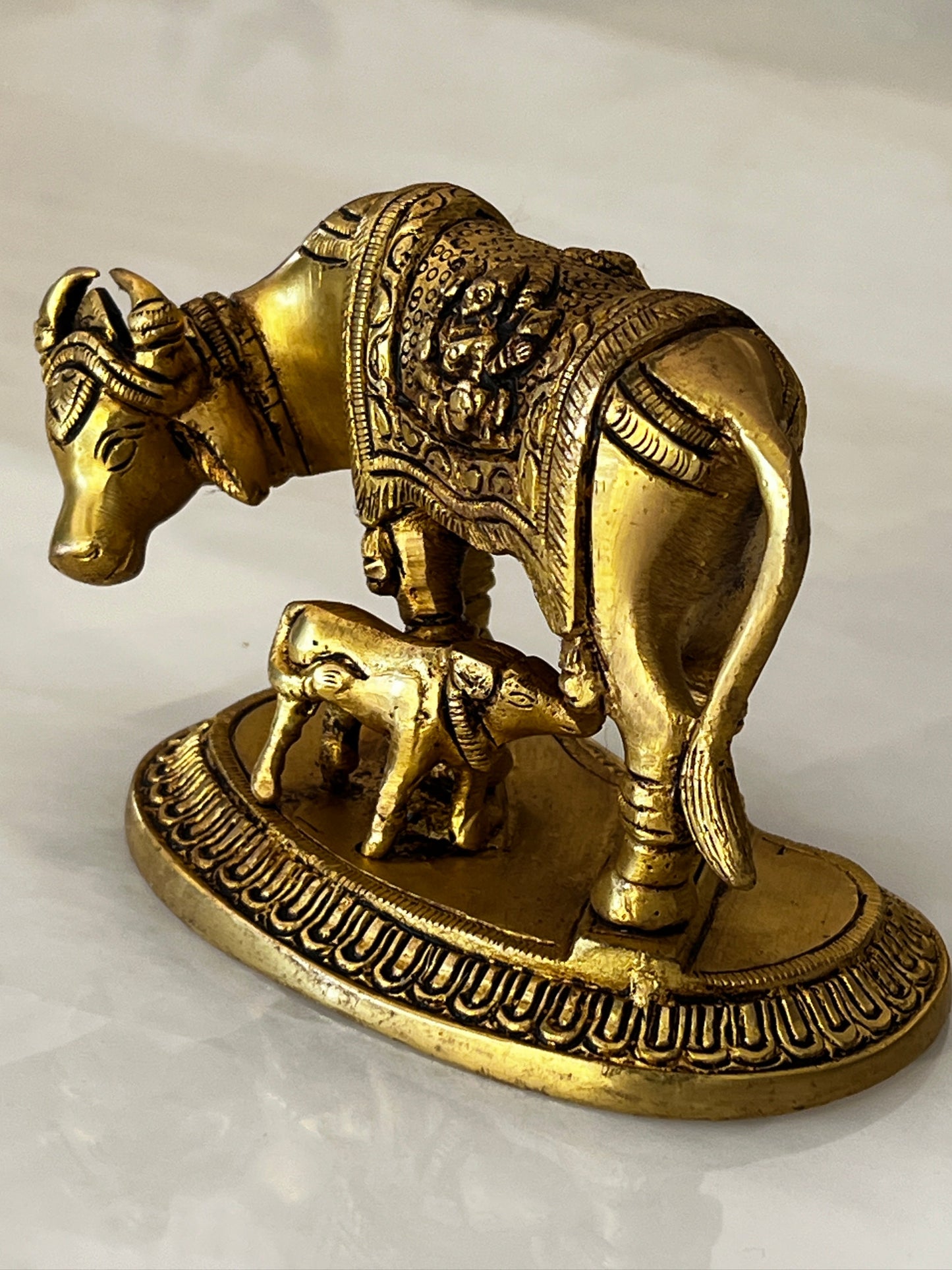 Pure Brass Gau Vasaru Idol – Designer Kamdhenu Cow and Calf (Inc)